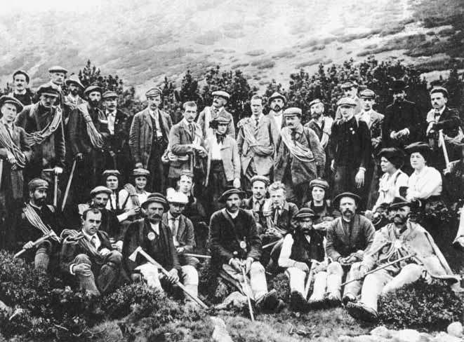 Członkowie Sekcji Turystycznej Towarzystwa Tatrzańskiego w 1910 na Hali Gąsienicowej