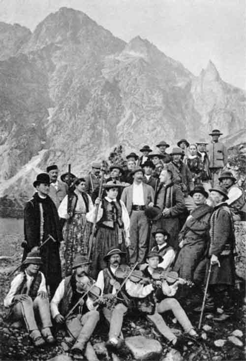 Pamiątkowe zdjęcie sprzed stu lat z jednej z wycieczek Towarzystwa Tatrzańskiego do Morskiego Oka