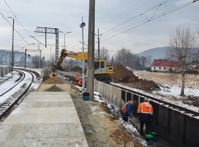 Trwa remont peronu kolejowego w Jeleśni