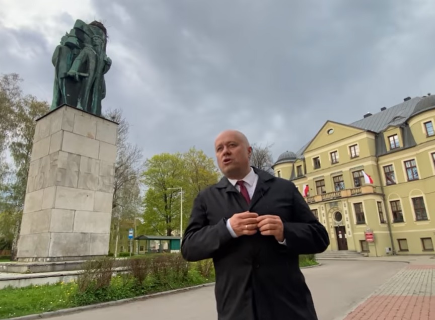 Wojciech Bielewicz z apelem o usunięcie pomnika w Żywcu