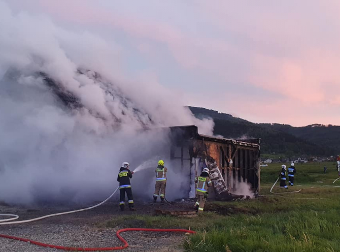 Pożar budynku mieszkalnego w Godziszce - 13 zastępów straży pożarnej w akcji