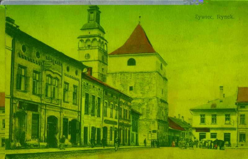 Widok z rynku na wieżę kościoła farnego i kampanilę, pocz. XX w., zbiory Jana Pudy