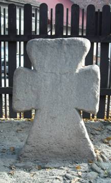 kamienny krzyż